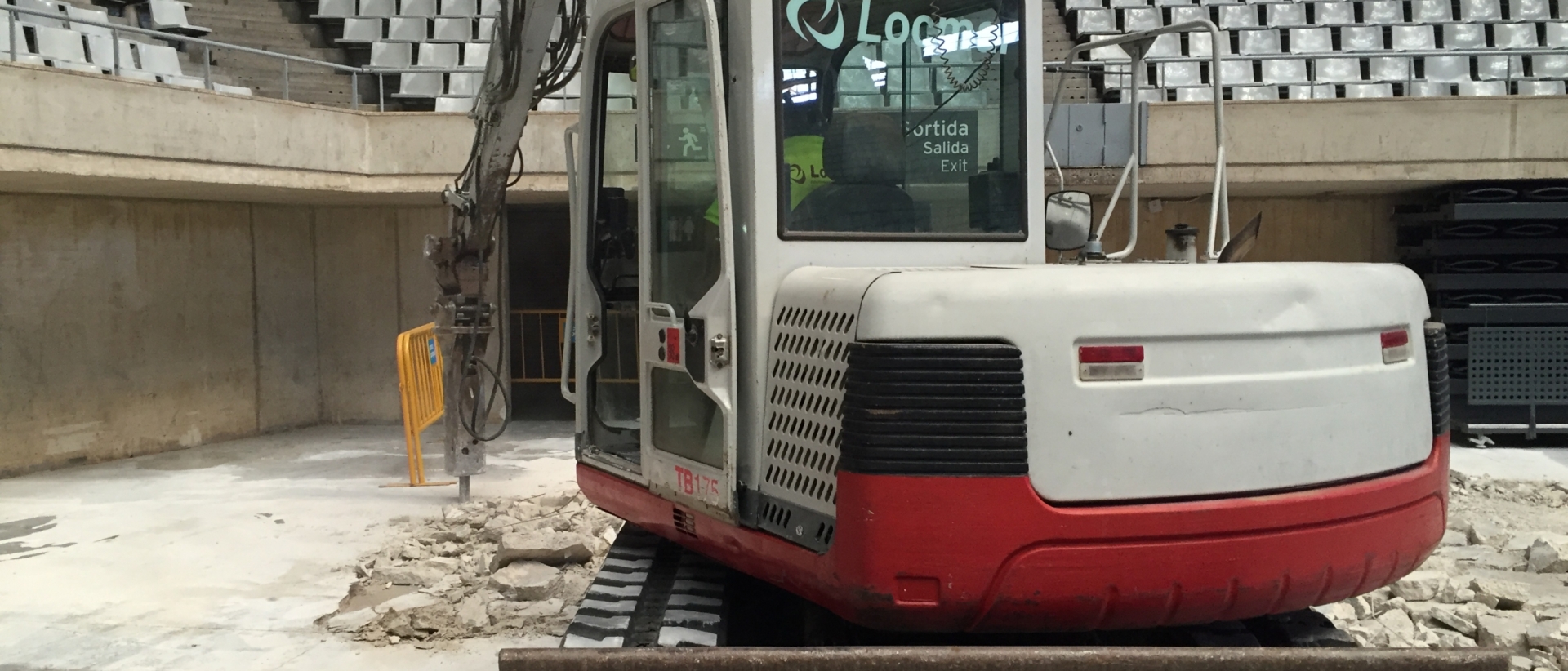 2 DEMOLICIÓN Y NUEVA PAVIMENTACIÓN PALAU SANT JORDI (3)