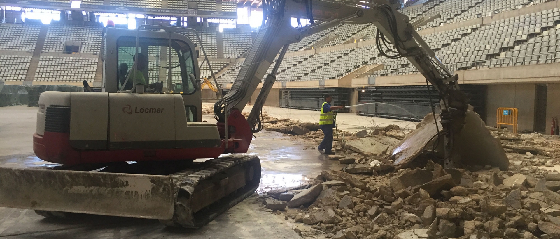 DEMOLICIÓN Y NUEVA PAVIMENTACIÓN PALAU SANT JORDI